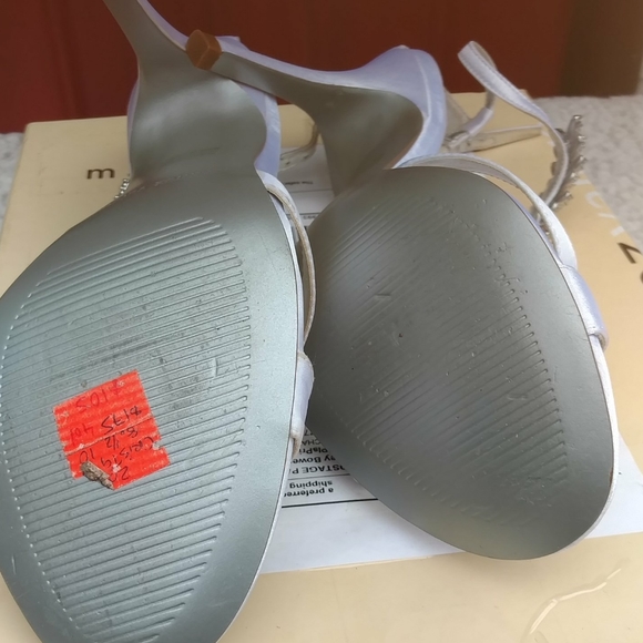 Shoe - Picture 4 of 4